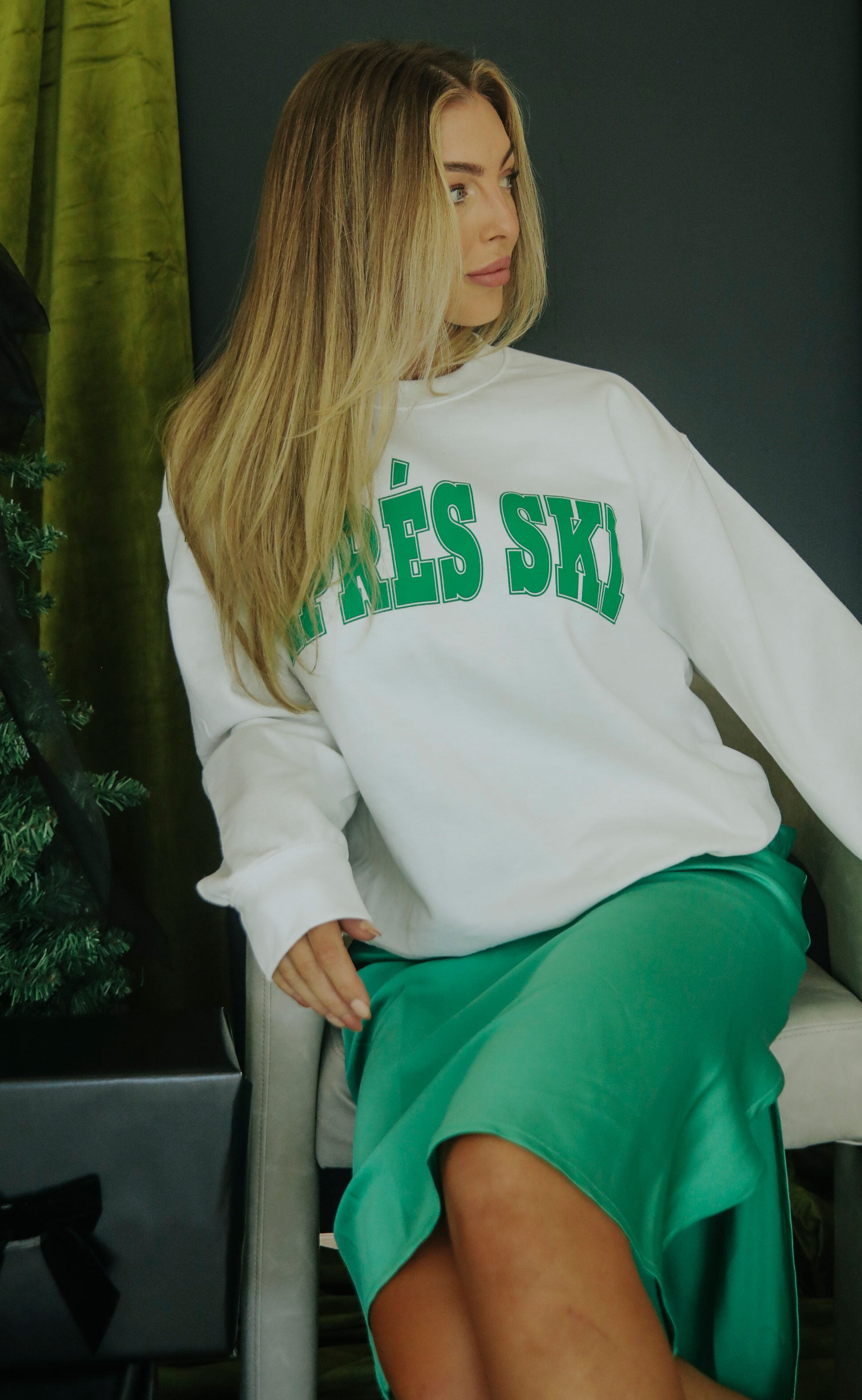 friday + saturday: apres ski sweatshirt