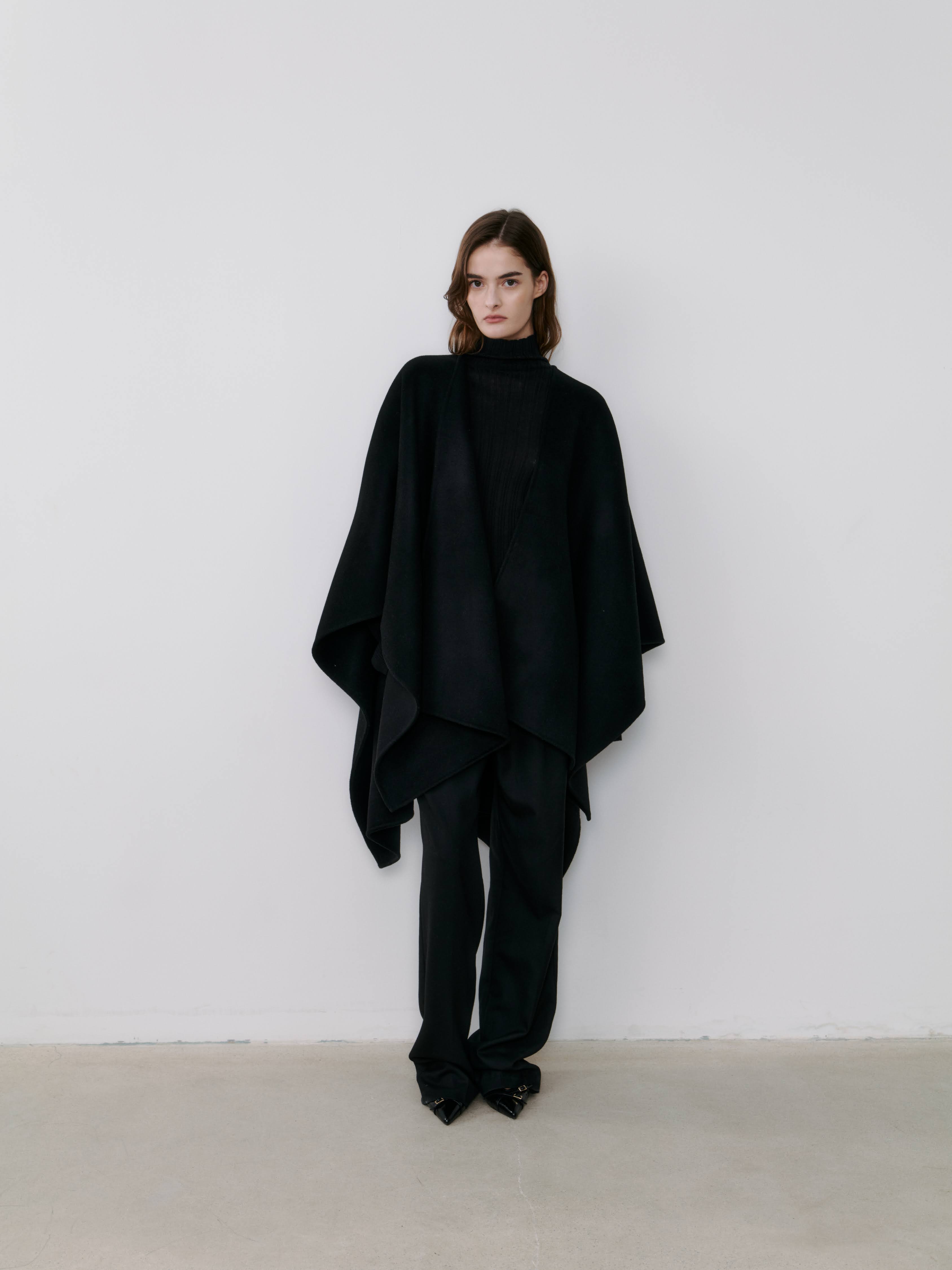 THE CASHMERE CAPE - BLACK