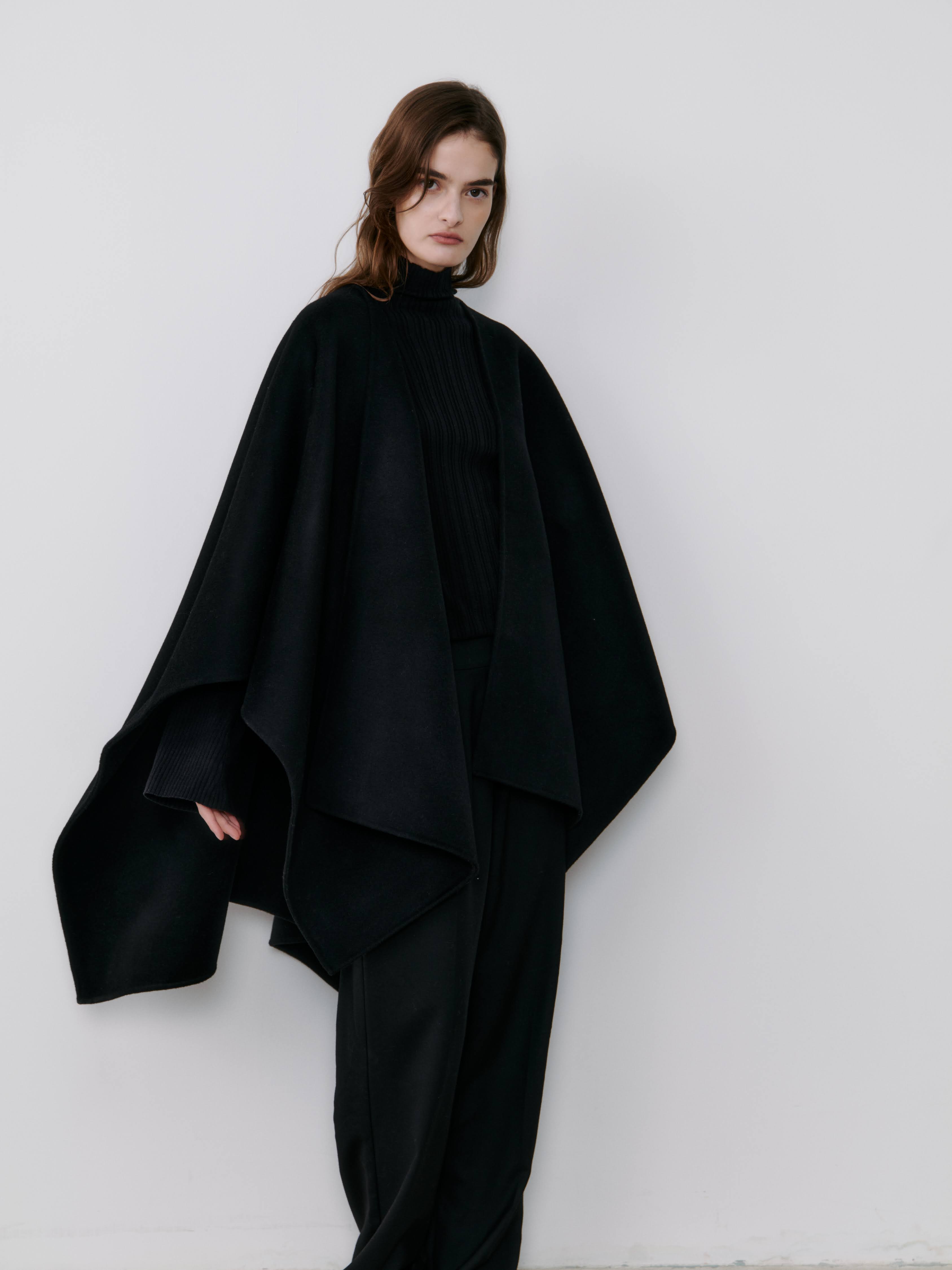 THE CASHMERE CAPE - BLACK