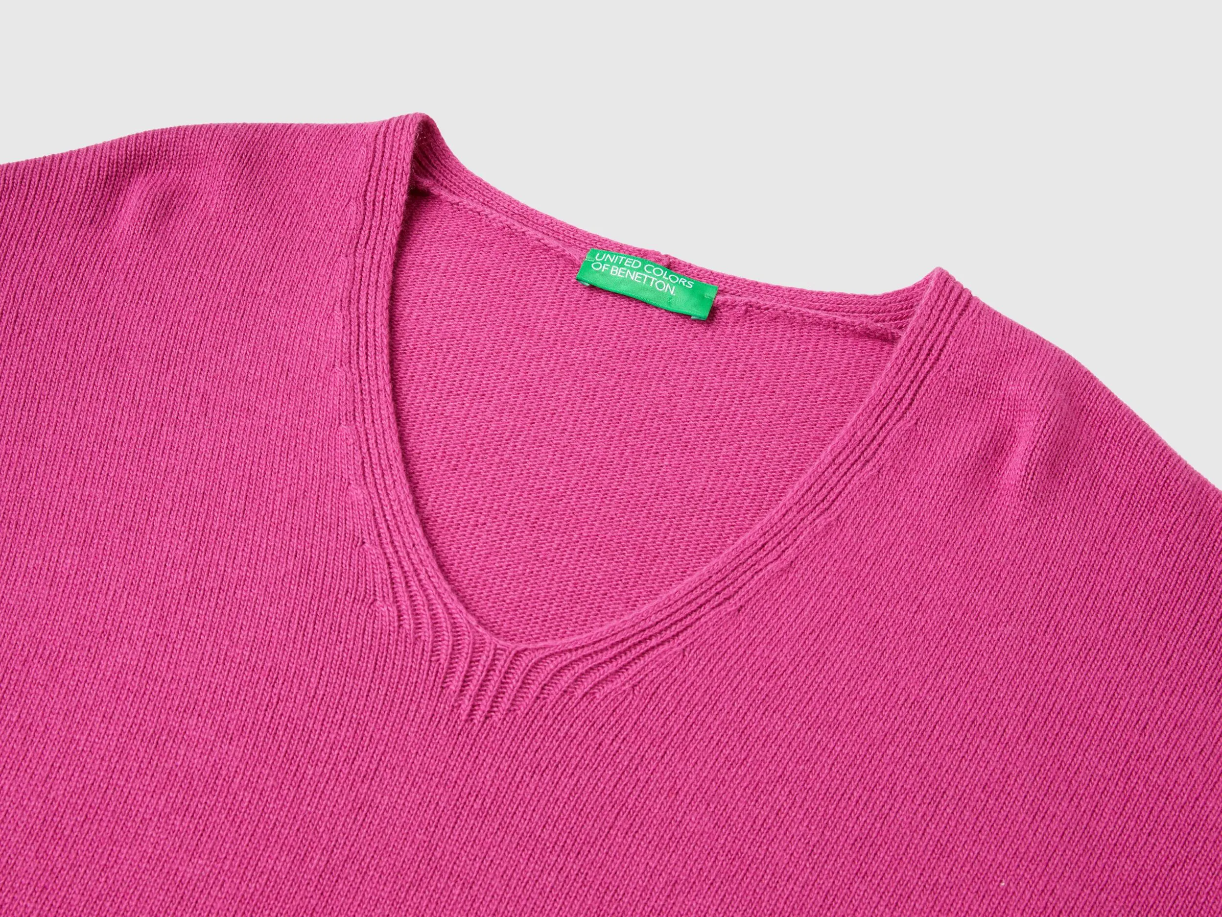 V-neck sweater in wool blend - Cyclamen | Benetton